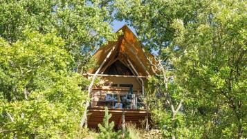 Individually decorated, individually furnished, bed sheets