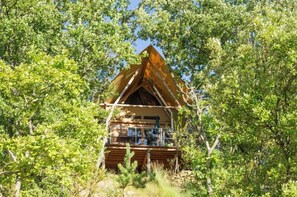 Individually decorated, individually furnished, bed sheets