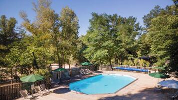 Piscine extérieure (ouverte en saison), piscine chauffée