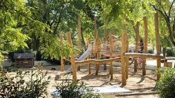 Children’s play area – outdoor
