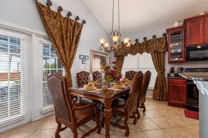 In-room dining - Starry Nights by VillaDirect (Kissimmee)
