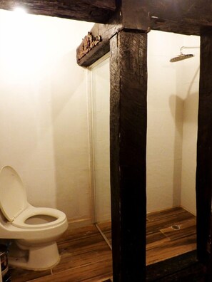 San Diego | Bathroom | Shower, rainfall showerhead, towels, soap - Hotel Golin San Diego (Cartagena)