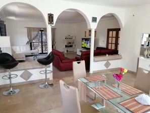 6 habitaciones y escritorio 