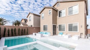 A modern house with a swimming pool, outdoor seating, and a brick wall. - BUTTERFLY Lounge w/2 Masters - 12 min f/the Strip (Las Vegas)