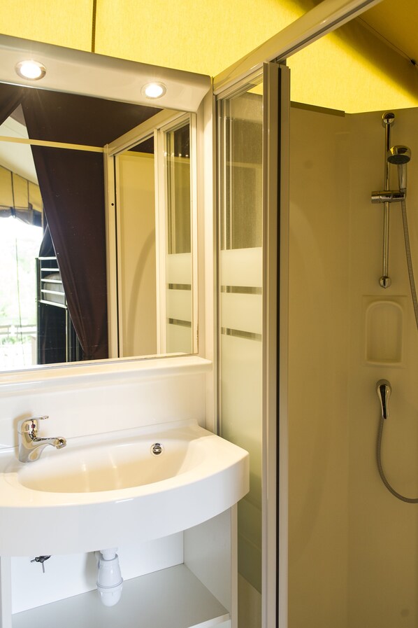 Tent | Bathroom | Shower, towels