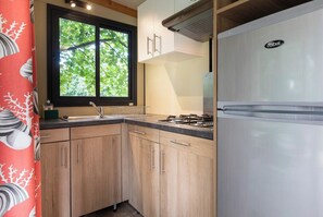 Mobile Home | Private kitchen | Stovetop, highchair, cookware/dishes/utensils, cleaning supplies