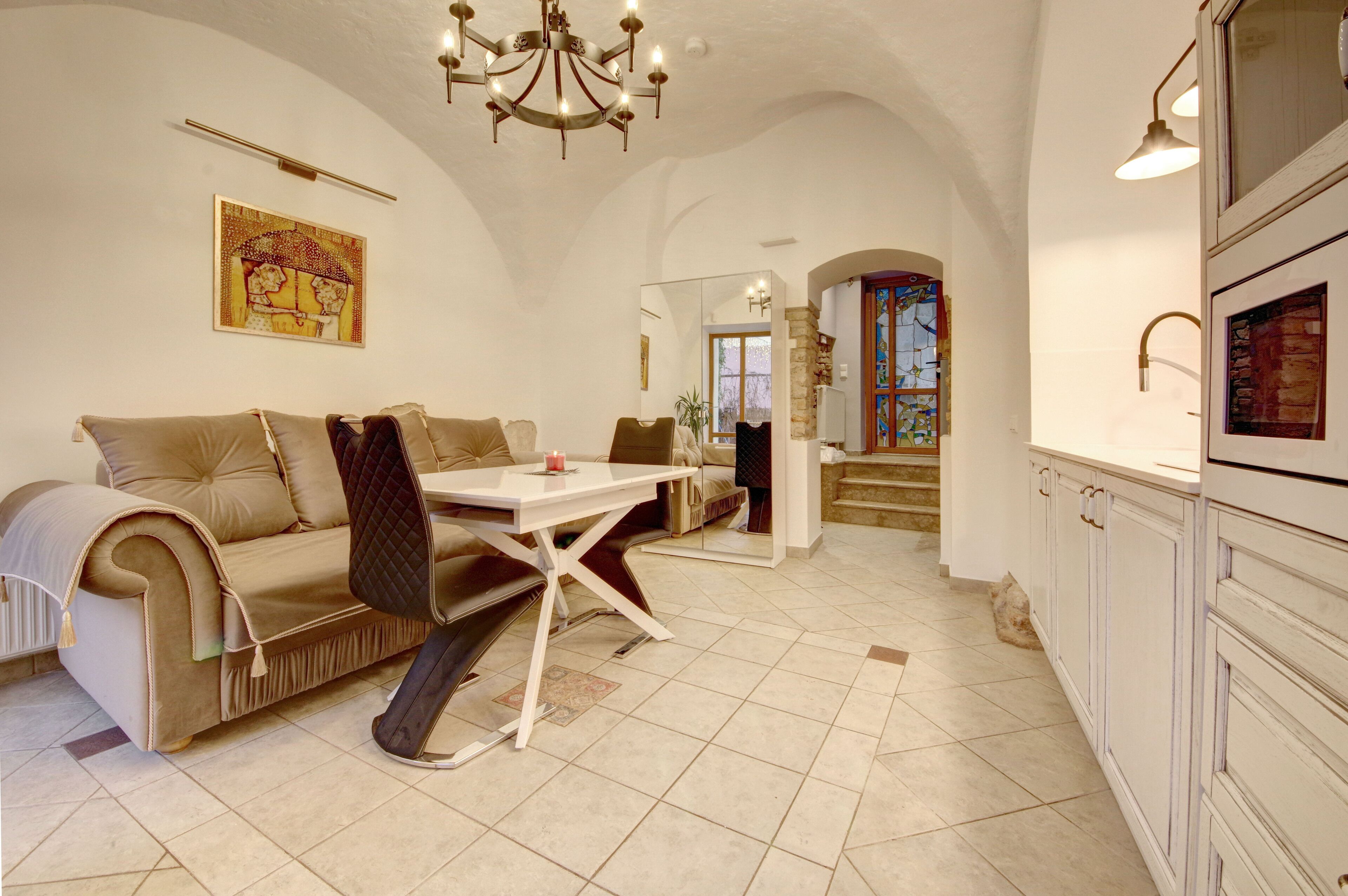 Apartamento, 1 quarto, terraço | Área de estar | TV de tela plana