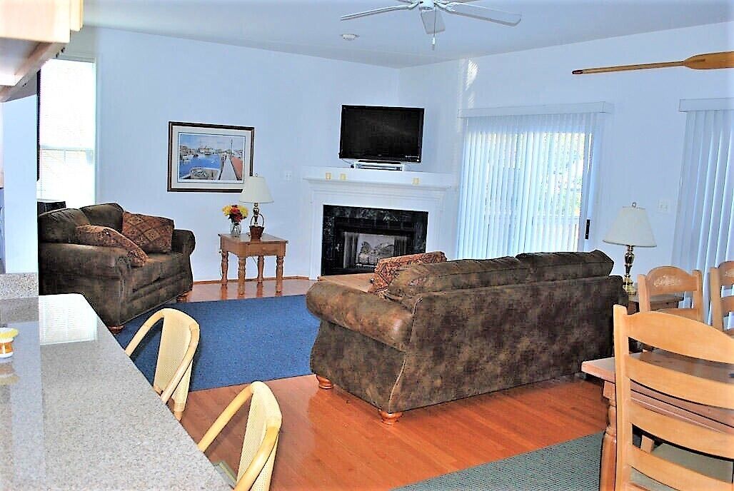 Spacious 4 BR with first FL. BR in Eastport is close to everything! AND PARKING!