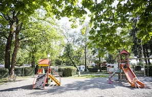 Children’s play area – outdoor