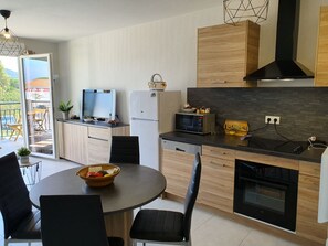 Fridge, microwave, oven, dishwasher