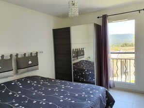 Iron/ironing board, free WiFi