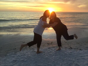 Beach nearby, sun-loungers, beach towels