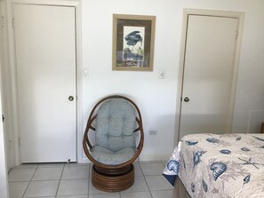 2 soverom, skrivebord, strykejern/-brett og wi-fi (inkludert)