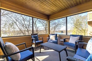 Smart TV, chimenea y reproductor de DVD 