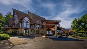 Exterior - The Cozy Lake Stay You've been Craving - Fireplace, Comfy Beds & Quiet! (Galena)
