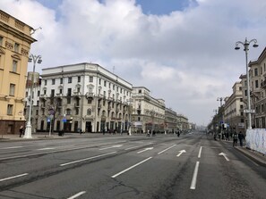 Deluxe Apartment | Street view - MinskLux Apartments Deluxe 1 bedroom on Nezavisimosti ave. 13 (Minsk)