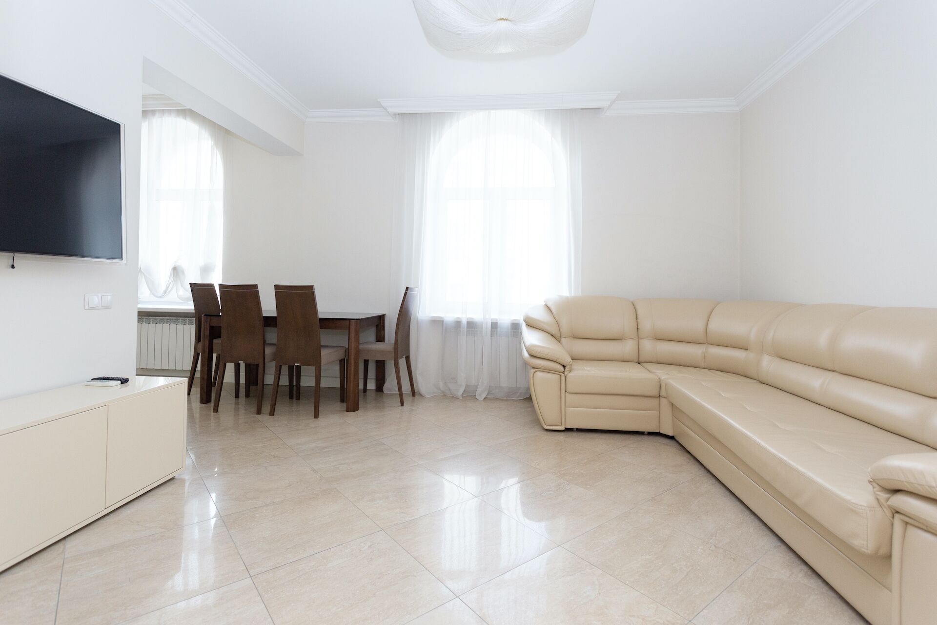 Deluxe-Apartment | Wohnbereich | Flachbildfernseher