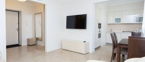Deluxe Apartment | Living area | Flat-screen TV