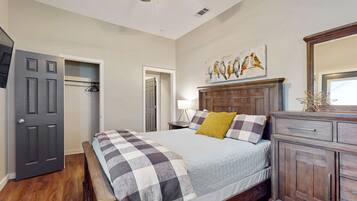 1 bedroom, iron/ironing board, Internet, bed sheets