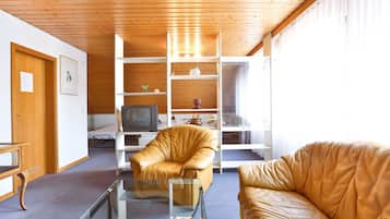Quadruple Room | Desk, cribs/infant beds, rollaway beds, free WiFi