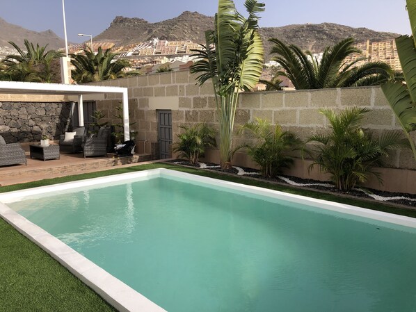 Piscina all'aperto, una piscina riscaldata