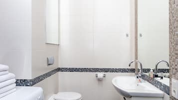 Comfort Apartment | Bilik Mandi | Pancuran mandi, kelengkapan dandanan diri percuma, pengering rambut