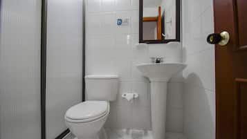 Standard Twin Room | Bathroom