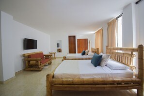 Standard Quadruple Room | Desk, free WiFi - Hotel Toledo Plaza (Armenia)