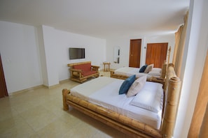 Chambre Quadruple Standard | Bureau, Wi-Fi gratuit