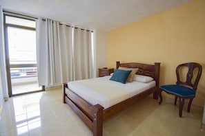 Standard Double Room | Desk, free WiFi - Hotel Toledo Plaza (Armenia)
