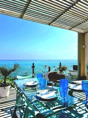 Outdoor dining - Sunset Villa by the Sea (San Nicola l'Arena)