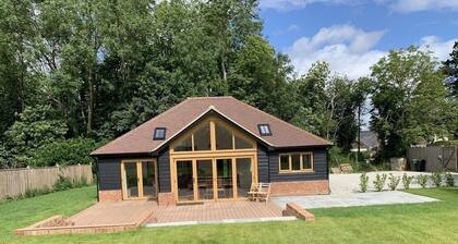 A modern luxury bungalow with an amazing hot tub located in a rural part of Kent