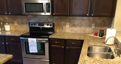 Town Home 4.5 Miles From Texas A&M