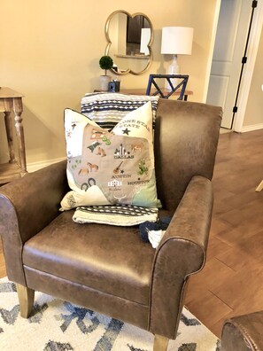 TV - Town Home 4.5 Miles From Texas A&M (College Station)