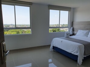 Bäddmadrasser, skrivbord, arbetsyta för laptop och gratis wi-fi