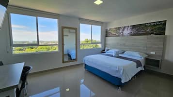 ๋๋ญ์ค ๋๋ธ๋ฃธ, ํธ์ฌ์ด์ฆ์นจ๋ 1๊ฐ | ํ๋ก์ฐํ ์นจ๋, ์ฑ
์, ๋
ธํธ๋ถ ์์
๊ณต๊ฐ, ๋ฌด๋ฃ WiFi