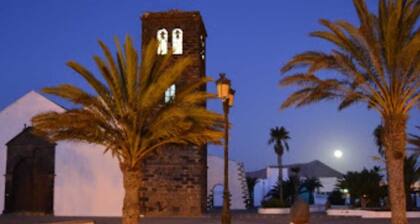 Ilman portaita + BBQ + Täysin varusteltu keittiö + Ranta 5 minuutin kävelymatka