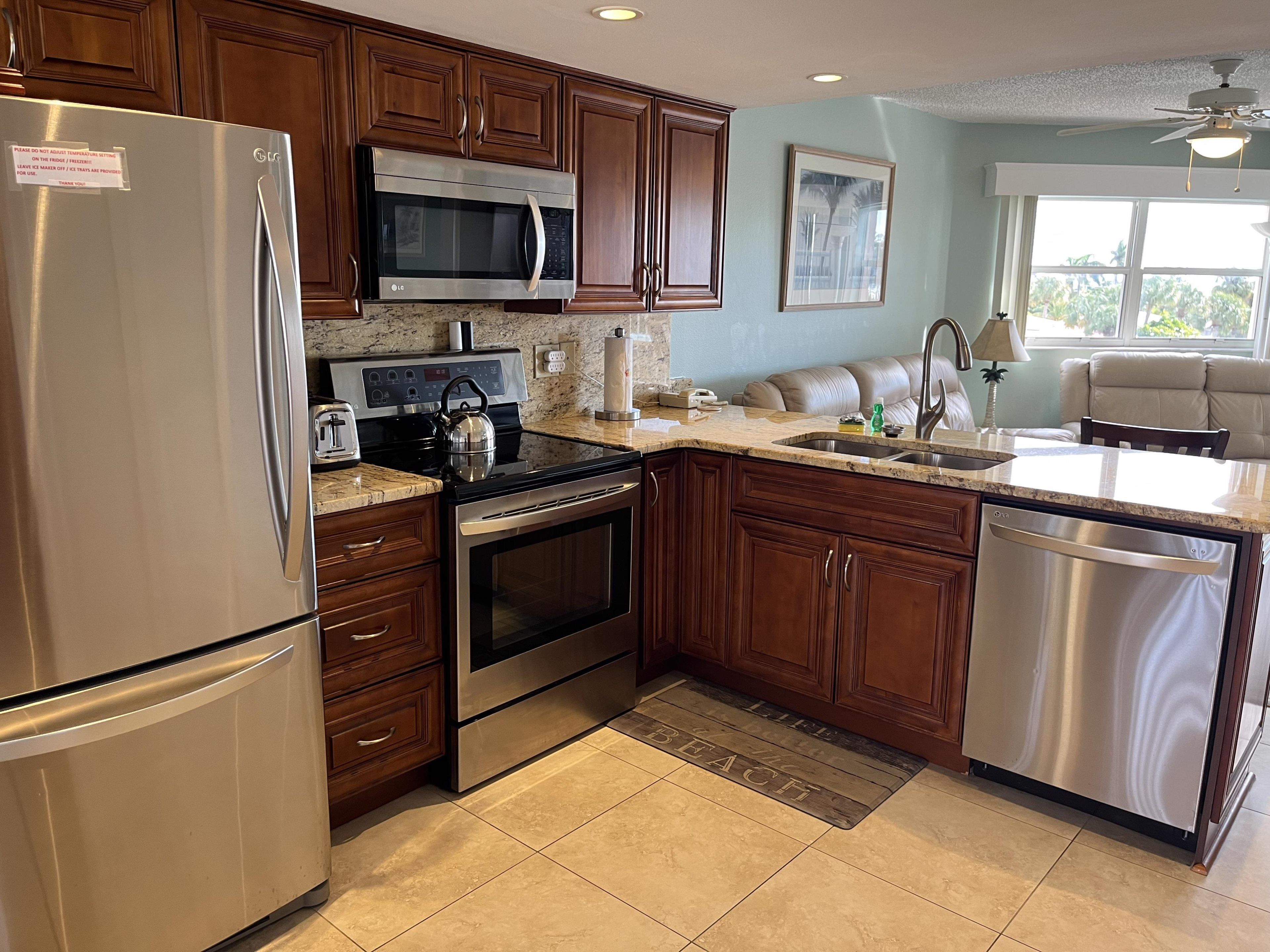 Beautiful Waterfront 2Bed/2Bath Condo on 3rd Floor
