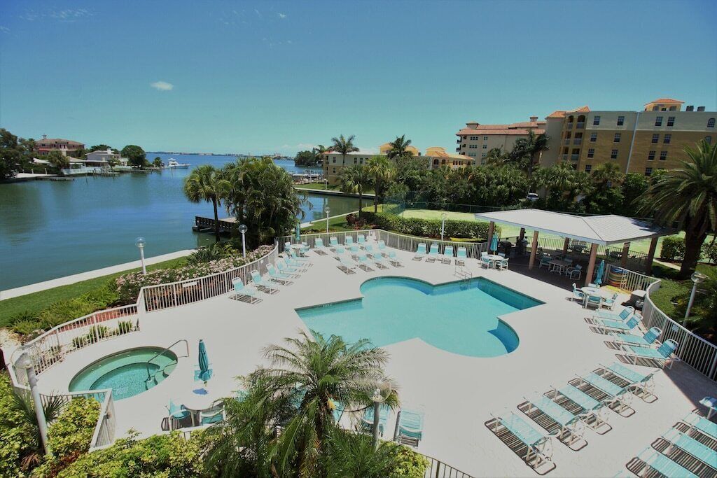 Stunning Waterfront Condo 2Bed/2Bath on 3rd Floor