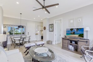 Smart TV, lettore DVD, libri, videoteca