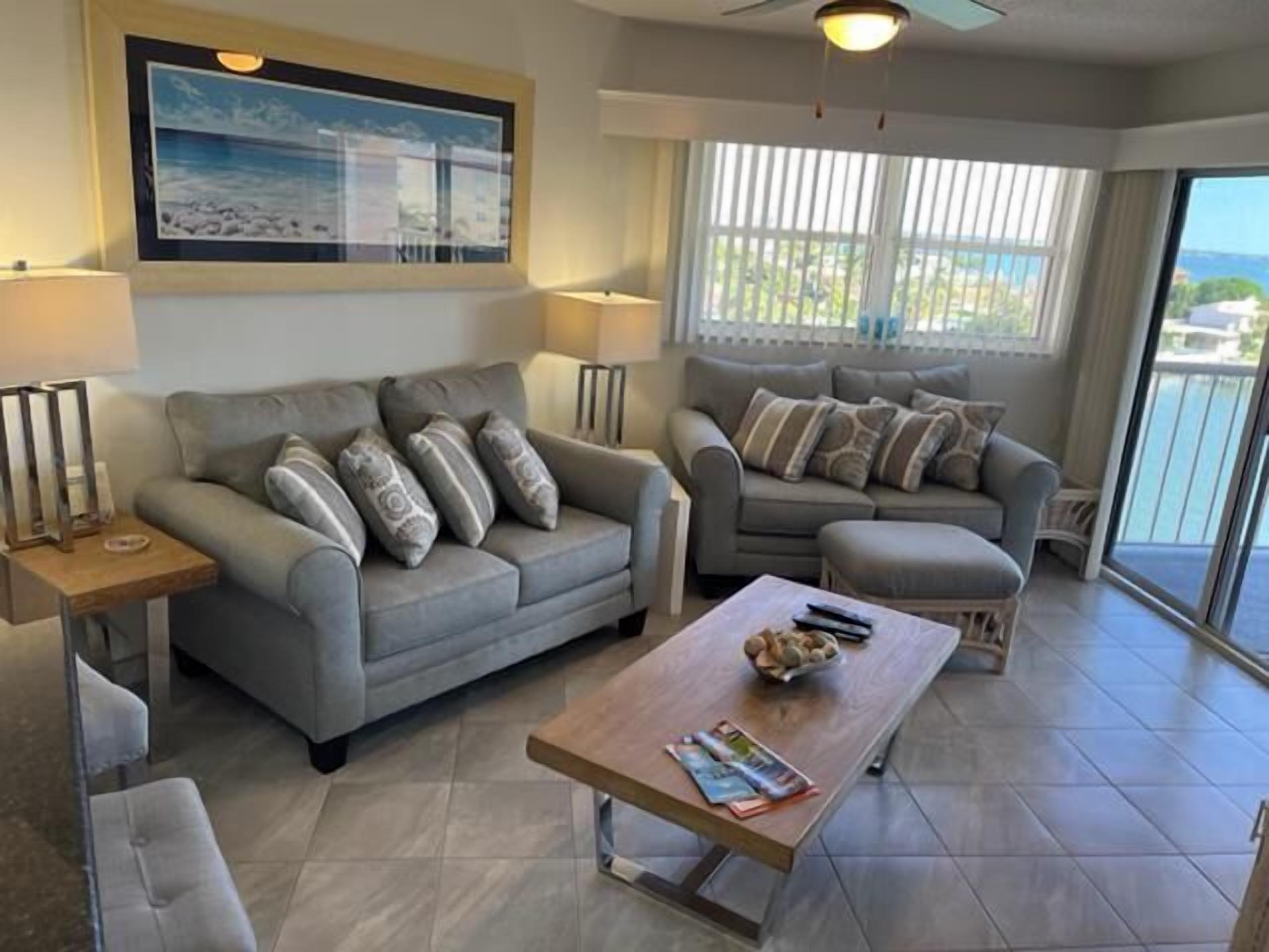 Breath-Taking Waterfront Condo on 6th Floor