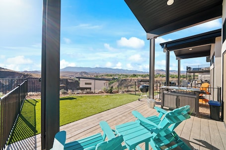 Shocking View Stacker #9 | Terrace/patio