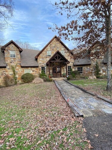 The Big Pasture Lodge  -   An Elegant Escape in the Woods of East Texas