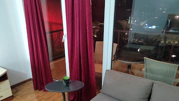 Apartment, 1 Bedroom, Balcony, Lake View | Wi-fi percuma, cadar katil