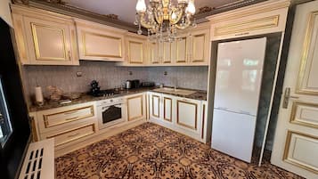 Fridge, microwave