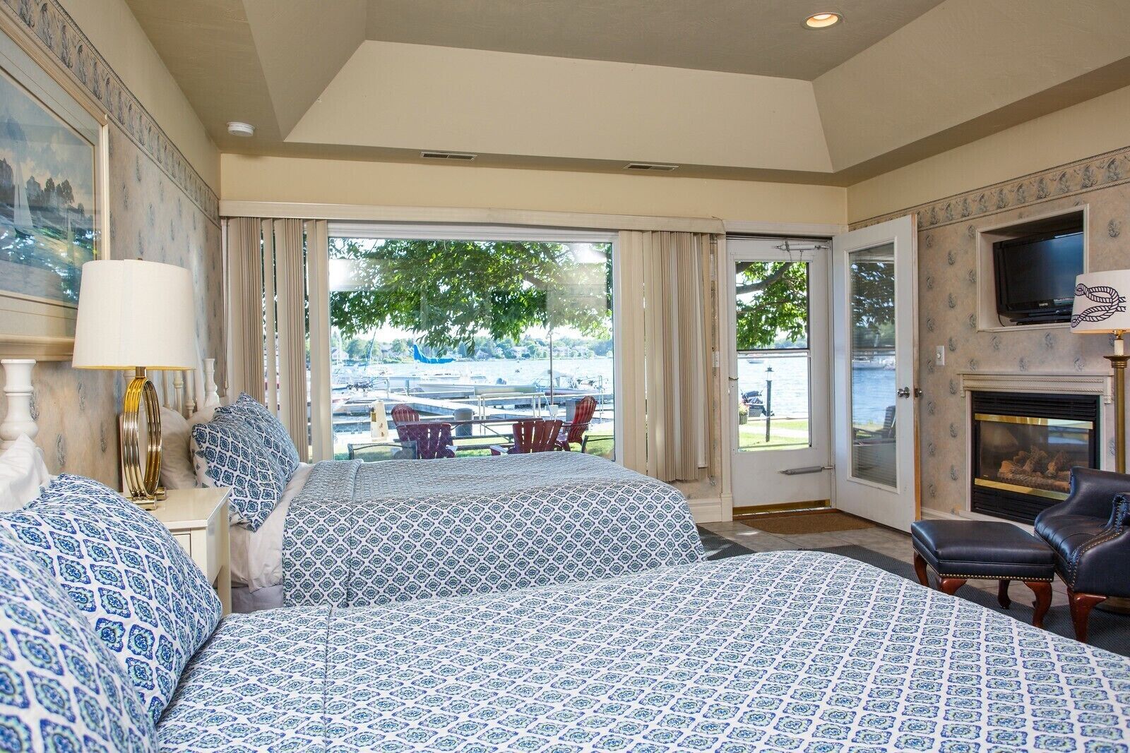 1 bedroom, internet, bed sheets