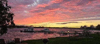 Snug Harbor Inn - Luxury Cottage 4