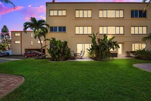 Exterior - Treasure Island, Florida             Waterfront Resort (Treasure Island)
