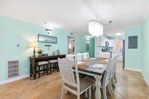 Dining - Treasure Island, Florida             Waterfront Resort (Treasure Island)