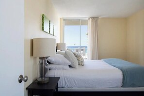 2 habitaciones, escritorio, tabla de planchar con plancha y wifi gratis 